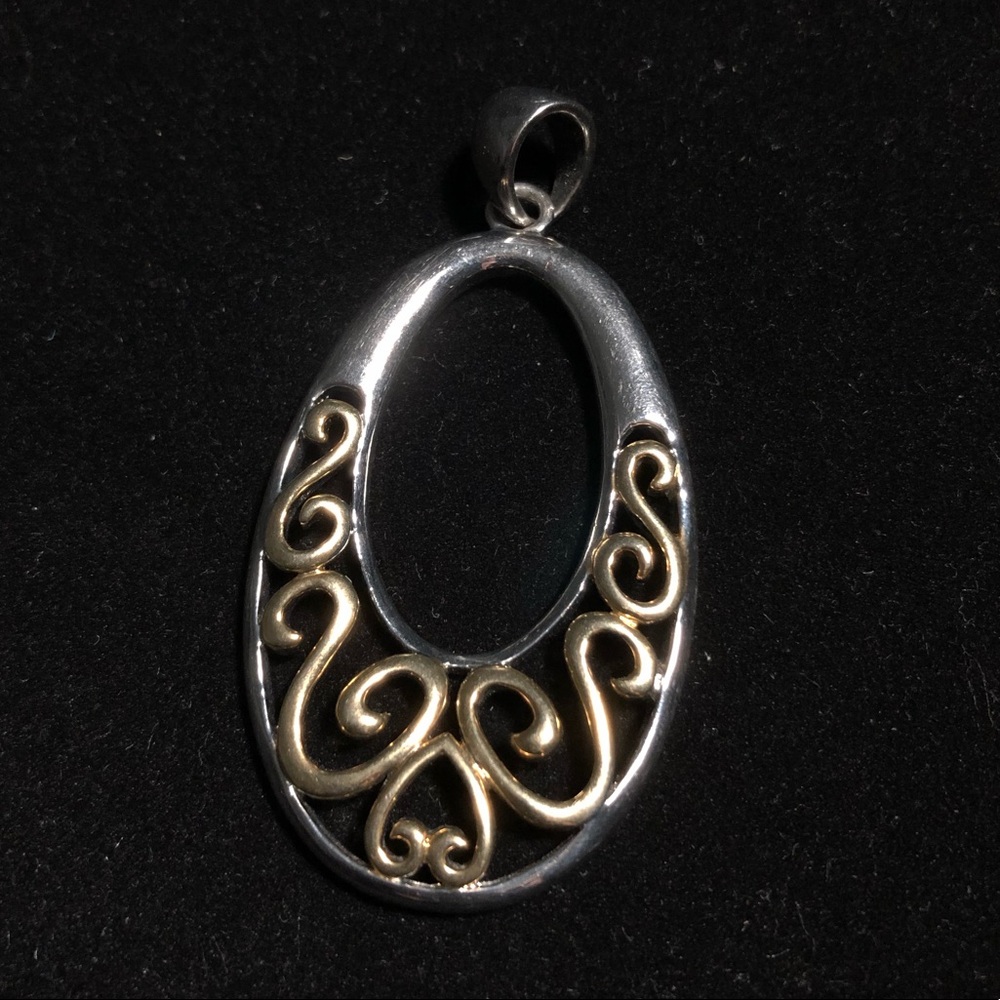 😍 Lia Sophia Pendant